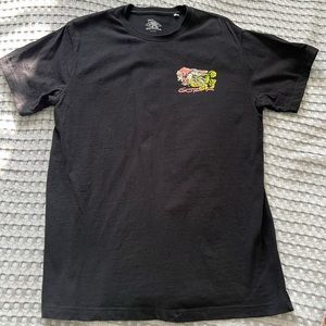 Only worn once. “Gotcha” print t shirt
